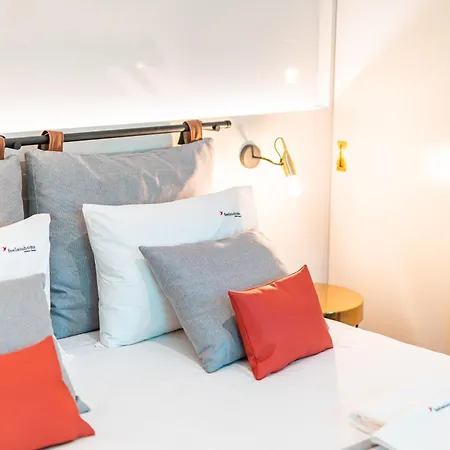 Flh Viola Market Flats * فونشال